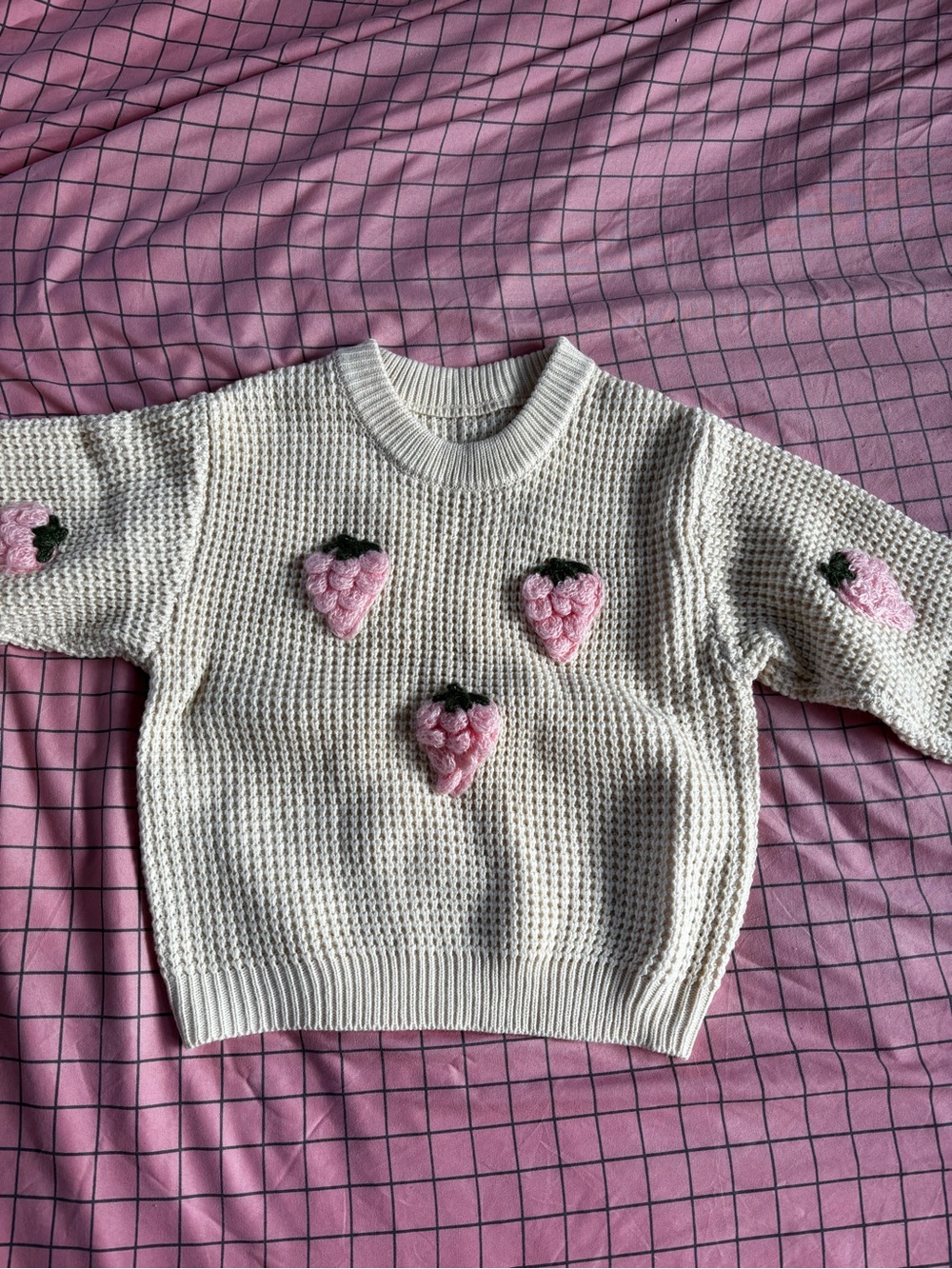 NEW Classic Crochet Strawberry Appliqué Knit Sweater - White size 5-6 years old - Picture 3 of 3